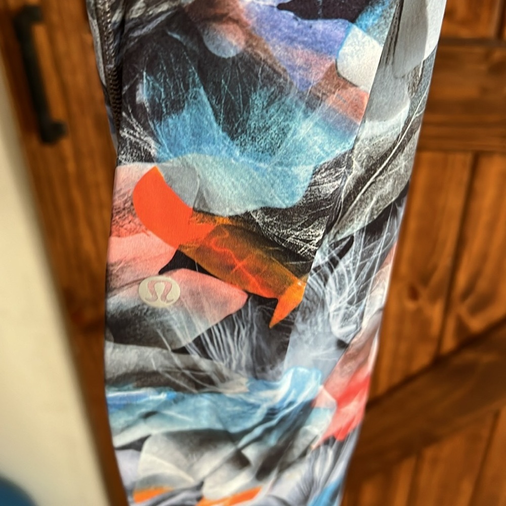 NWT fast and free, high-rise tight 25 inches with pockets size 8 - Picture 6 of 8